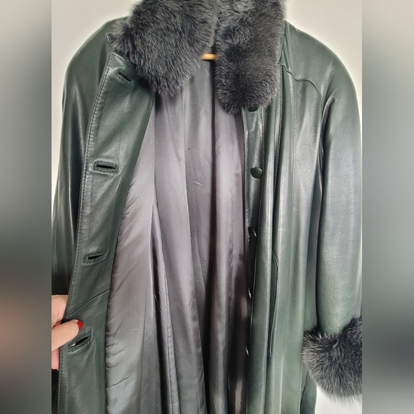 Oversized Green Leather Trench Coat with Fur Trims - Plus Size 14W - Picture 8 of 17